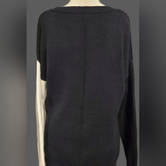 Venus size XL black/white sweater - Picture 3 of 13